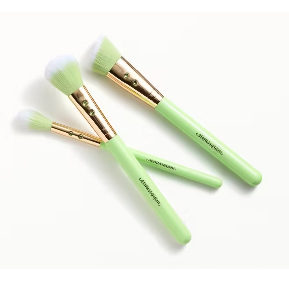 SLMISSGLAM Set of 3 Makeup Brushes NIP, Contour, Blush, and Eye Blending Brushes